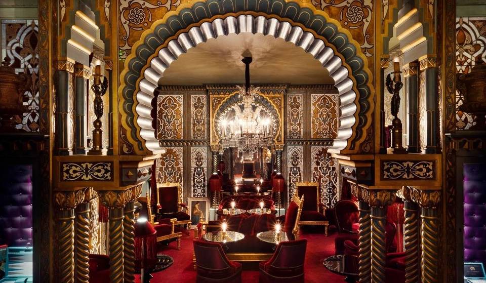 Am Fuße des Montmartre wurde dieses Hotel, das von den Freudenhäusern der Belle Époque inspiriert ist, zum „romantischsten Hotel der Welt” gewählt.