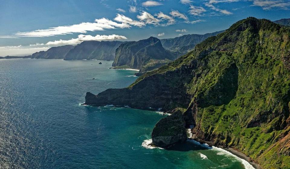 Weniger als 4 Stunden von Paris entfernt, wurde diese Inselgruppe zum „trendigsten” Reiseziel für 2026 gewählt.