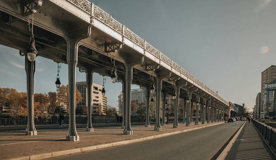 Questo ponte storico offre una delle viste più belle sulla Torre Eiffel, un capolavoro in metallo del 1905.