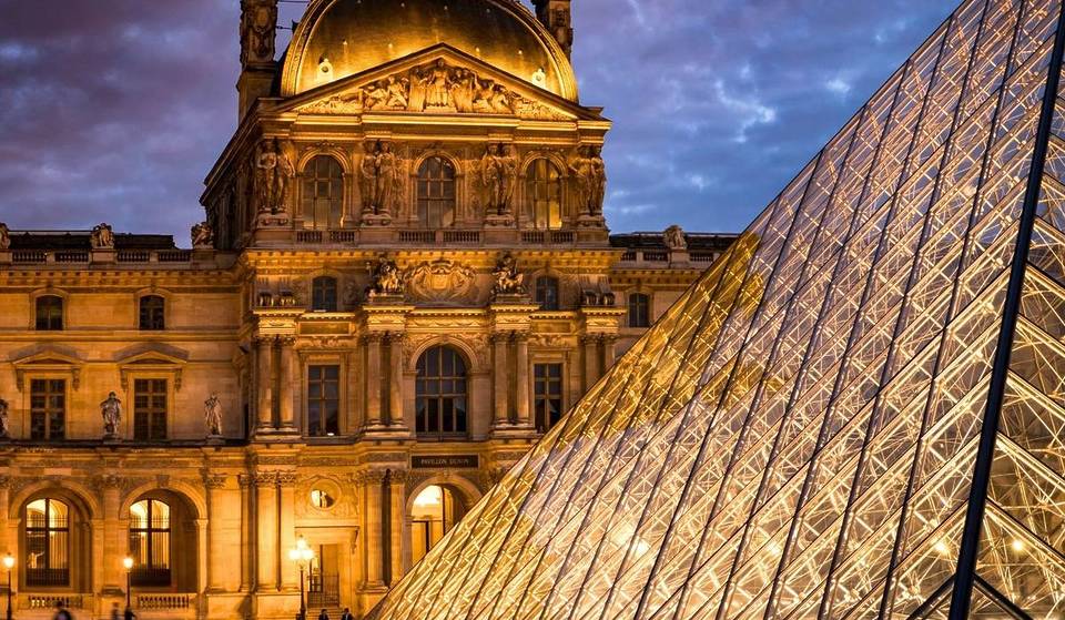 Le stelle dell’Opéra di Parigi lasciano il Garnier per un magico balletto effimero sotto la Piramide del Louvre