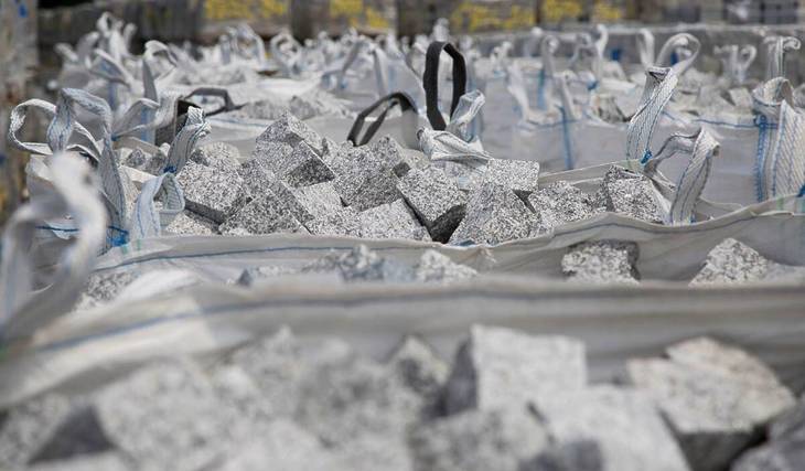 Few Parisians know this, but this boutique hidden away in the Hôtel de Ville sells real cobblestones and street signs from the capital.