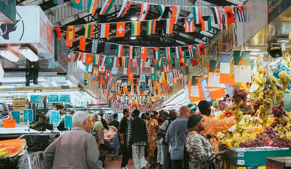 « Le plus grand marché couvert d&rsquo;Île-de-France » : Érigée en 1893, cette immense halle de fer accueille plus de 25 000 visiteurs par jour