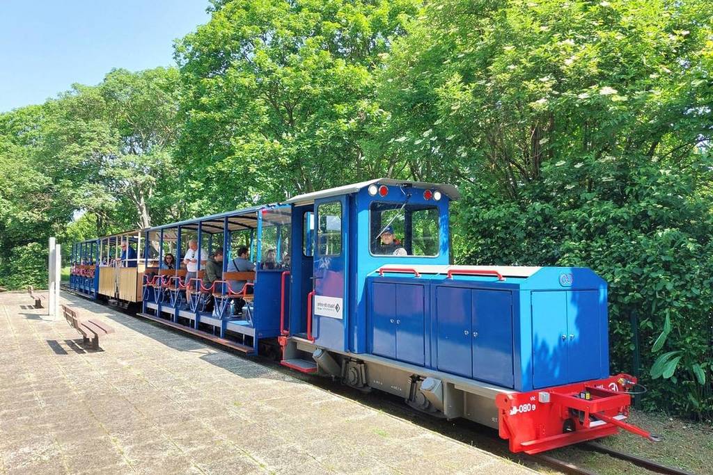 Mini Train Parc Ce parc de 80 hectares cache l'un des rares trains miniatures encore en ...