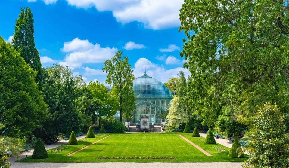 Questo giardino segreto del 16° arrondissement nasconde delle serre monumentali che pochi parigini visitano: ospita migliaia di specie vegetali provenienti da tutto il mondo.