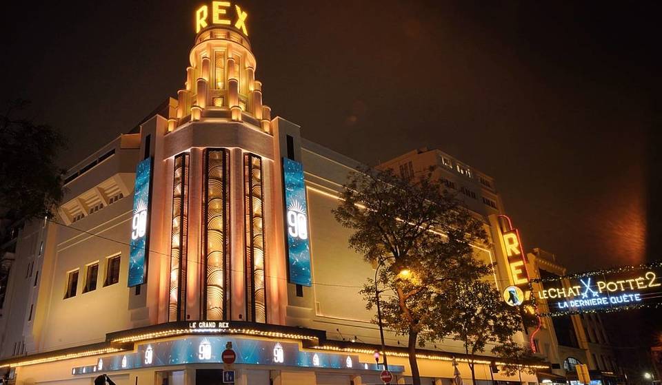 Poucas pessoas sabem, mas este cinema parisiense, eleito o mais bonito do mundo, pode ser visitado durante todo o ano, e os seus bastidores secretos são incríveis!