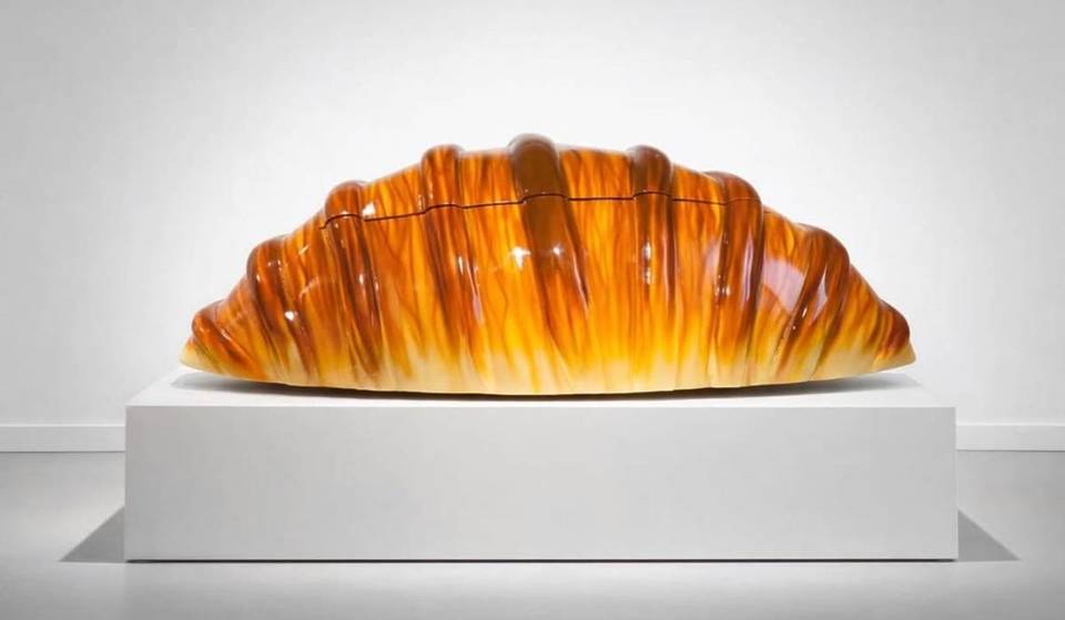 Au cœur du 11e, un artiste mondialement connu transforme des objets cultes en chefs-d’œuvre funéraires