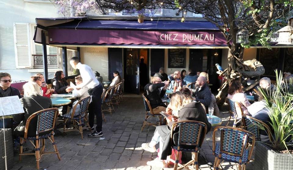 Nichée au sommet de Montmartre, cette charmante place est la plus petite de Paris