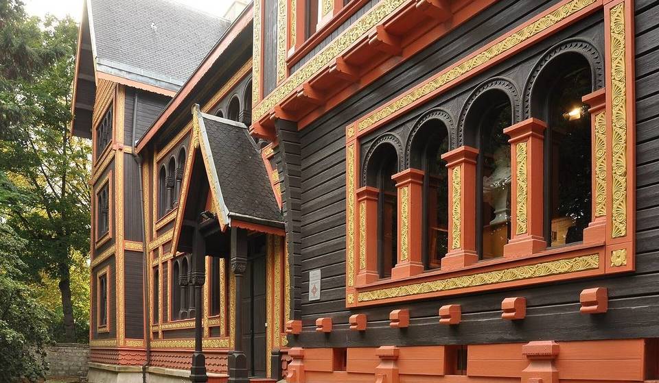 À quelques minutes de Paris se cache un authentique pavillon en bois de l&rsquo;Exposition universelle de 1878