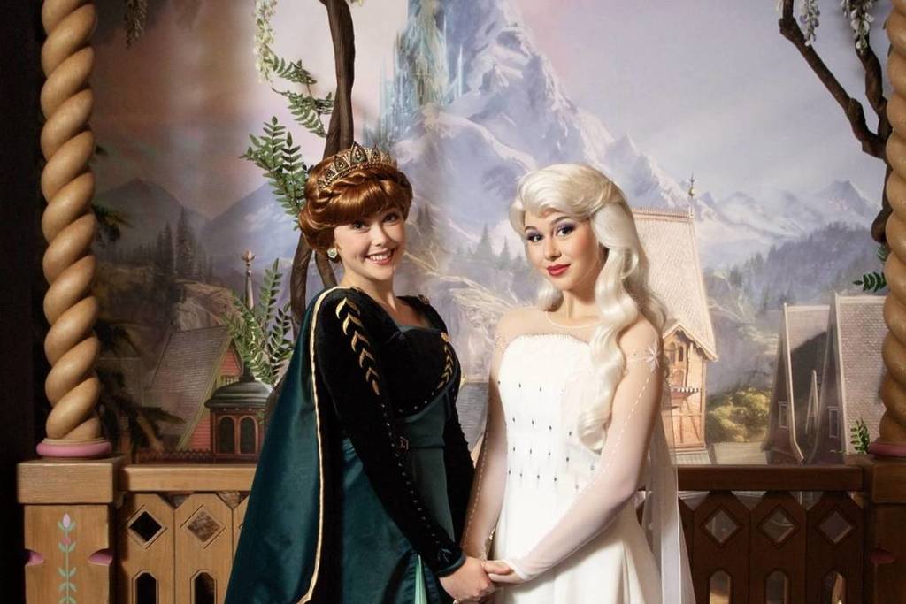 pour la première fois à Disneyland Paris rencontre avec Anna et Elsa