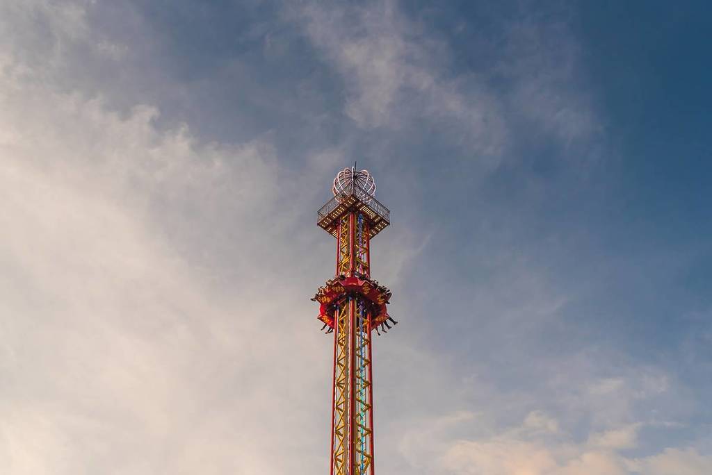 "Mega King Tower": 80 meter hoog en een val van 140 km/u in 3 seconden...