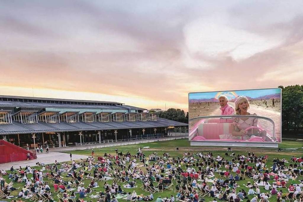 En París, el cine al aire libre más grande finalmente reabre en julio: podrás ver películas bajo las estrellas durante casi un mes… ¡y es totalmente gratuito!