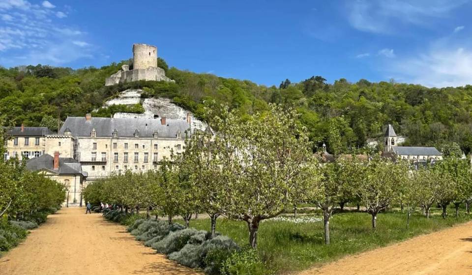 Just an hour from Paris, this hidden troglodyte village is the only one in Île-de-France listed among the Most Beautiful Villages of France… and its castle carved into the rock is spectacular