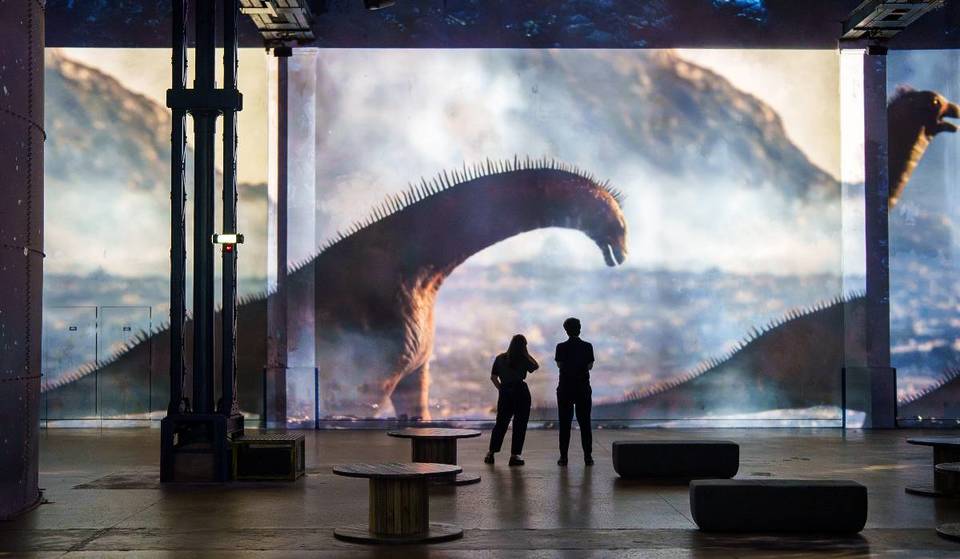 Na sequência do sucesso da exposição, “Planète Préhistorique: Dinosaures” regressa ao Atelier des Lumières por tempo limitado – Gérard Lanvin empresta a sua voz à narração e a banda sonora é da autoria de Hans Zimmer