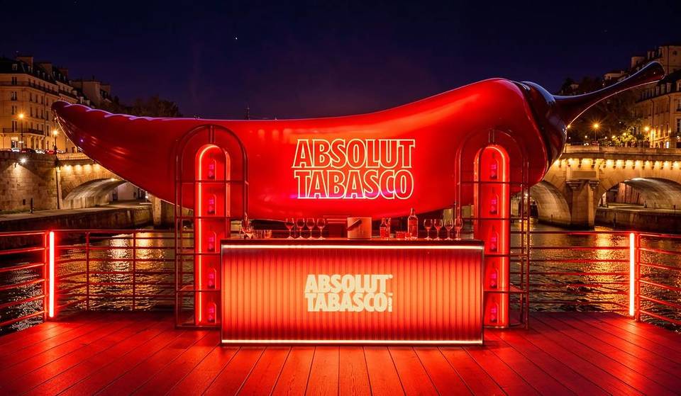 Un bar éphémère en forme de piment ouvre à Paris, avec des cocktails (très) pimentés, par Absolut® Tabasco™