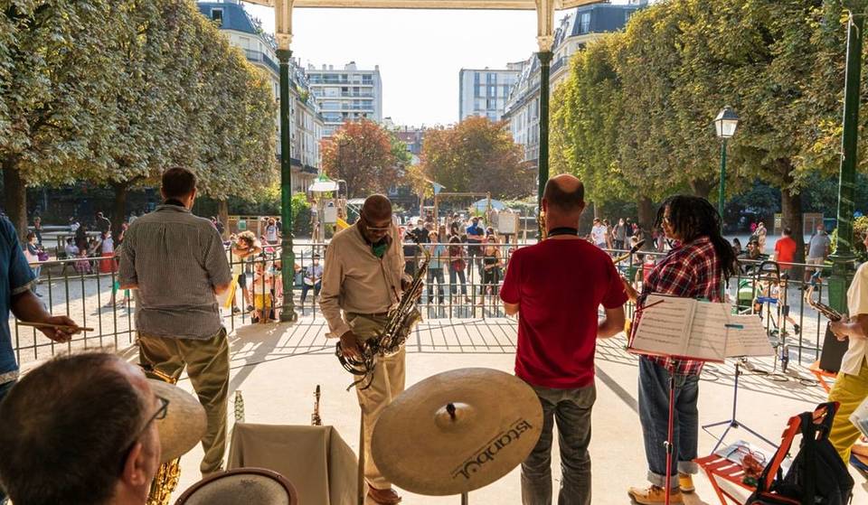 Avec plus de 1 000 concerts et spectacles gratuits, cet événement incontournable fait son grand retour en plein air dans 40 parcs de Paris