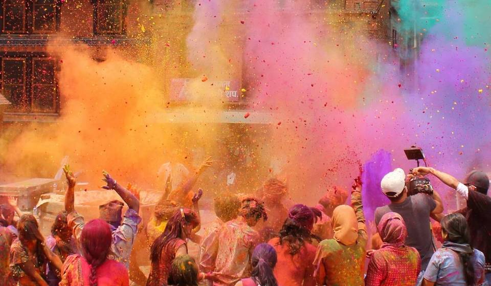 «Uma nuvem multicolorida cheia de esperança» O Holi, a maior festa indiana das cores, está de volta em maio, no coração deste parque parisiense de 18 hectares
