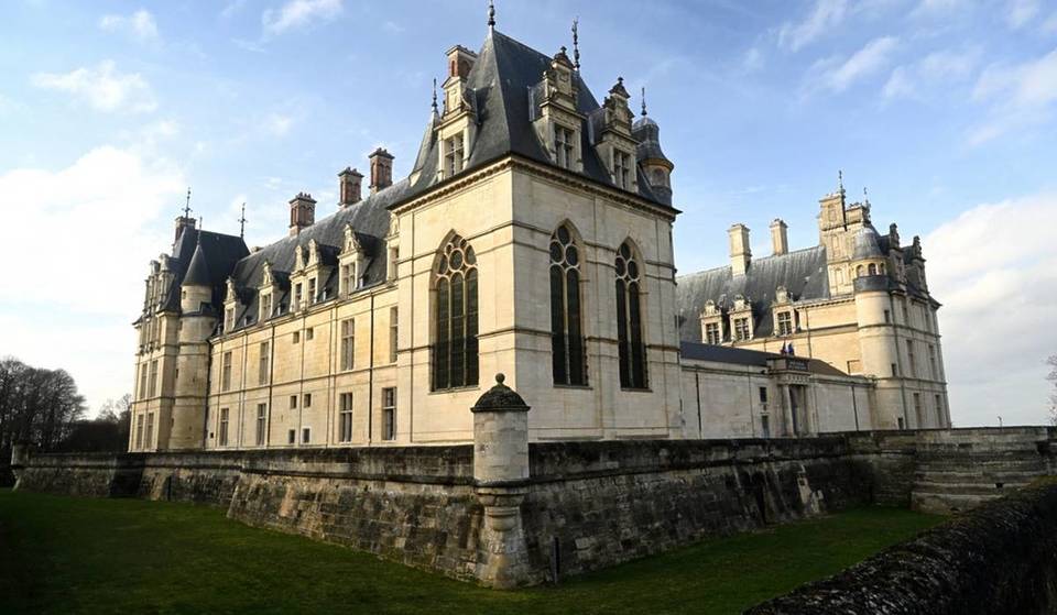 A soli 30 minuti da Parigi, questo maestoso castello, spesso messo in ombra da Versailles, offre una vista spettacolare lontano dal trambusto parigino