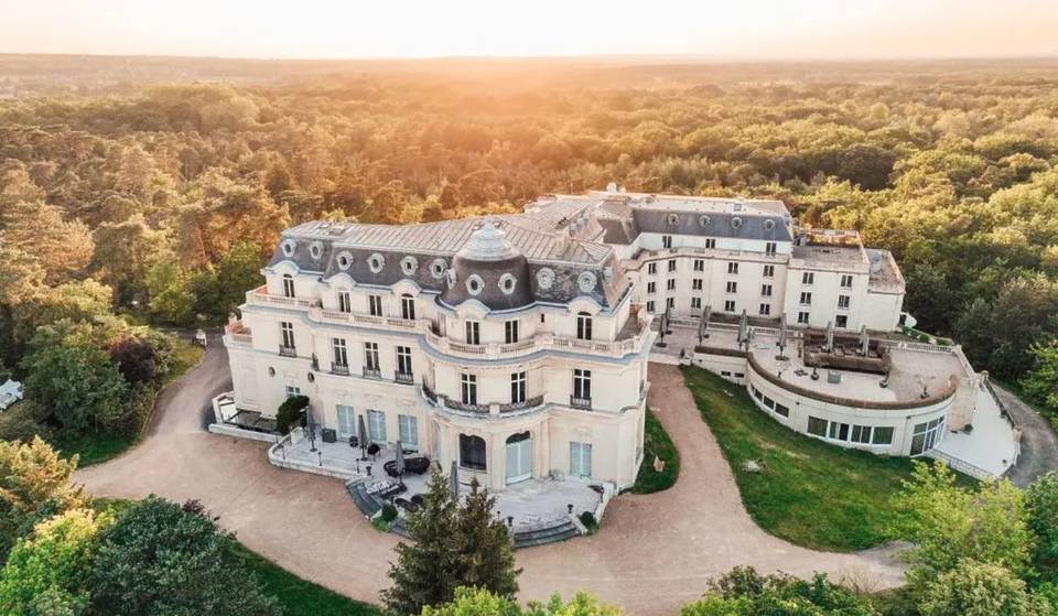 50 Minuten von Paris entfernt ist dieses majestätische, im Wald versteckte Schloss der ideale Rückzugsort: Spa, Brunch und ein ungewöhnlicher Blick auf den Parc Astérix