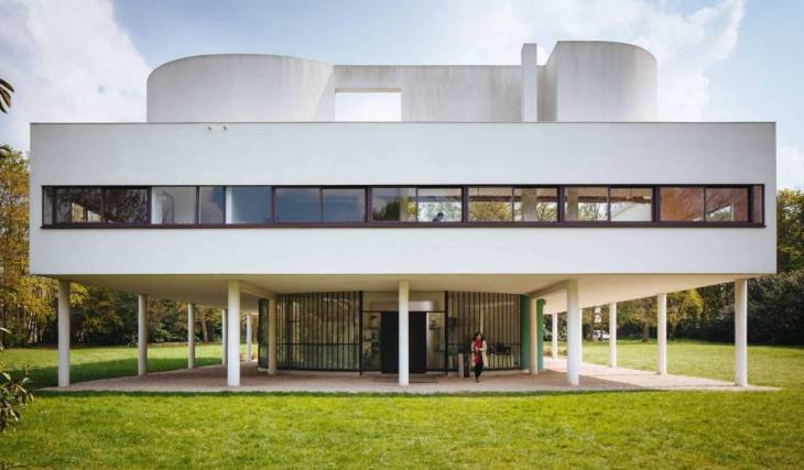 A un paso del RER, esta casa de los años 30 parece sacada directamente del futuro: es obra de Le Corbusier, estuvo a punto de desaparecer y, sin embargo, es uno de los ejemplos más bonitos de la arquitectura modernista