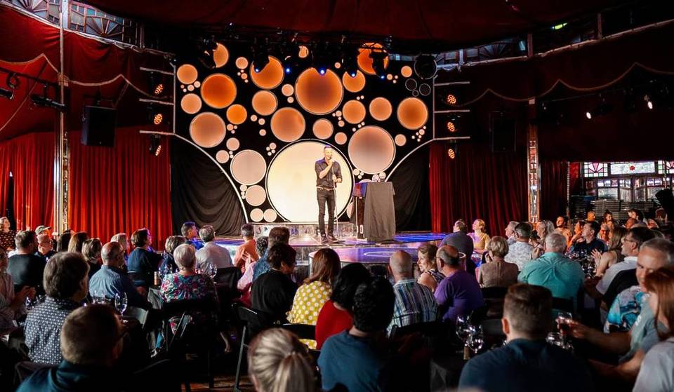 Vergeet die intimiderende wijncursussen: deze ervaring in Parijs leert je 6 wijnen te proeven zonder enig oordeel en met een vleugje humor