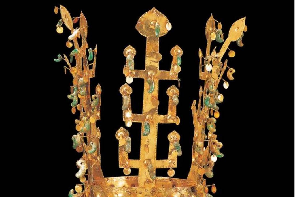Zum ersten Mal in Paris: Das Musée Guimet präsentiert eine über 1.000 Jahre alte Krone aus massivem Gold, begleitet von Jadeschmuck und Rüstungen aus dem Silla-Reich