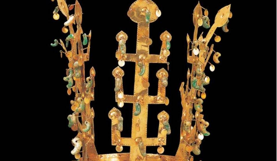 Pela primeira vez em Paris: o Museu Guimet revela uma coroa de ouro maciço com mais de 1000 anos, acompanhada de adornos de jade e armaduras do Império de Silla