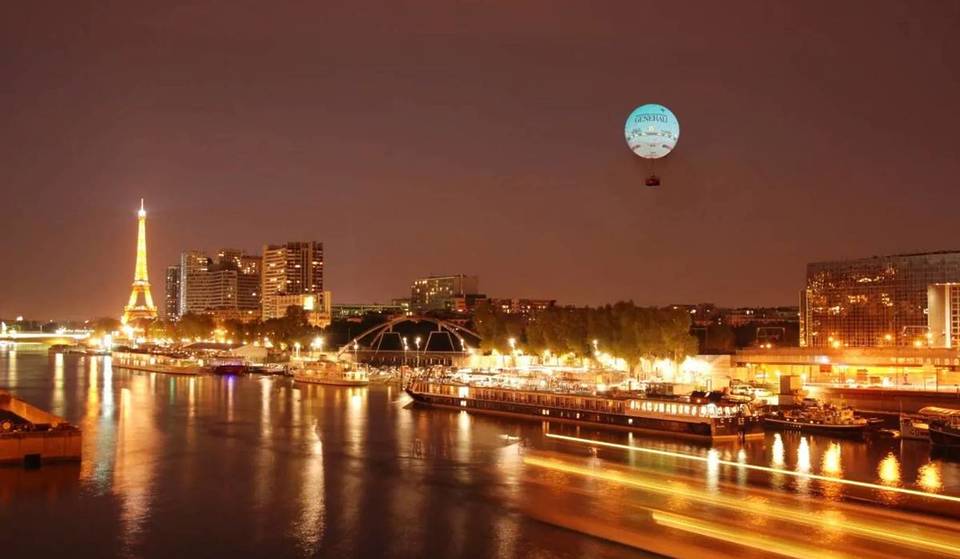 «Da la sensación de estar flotando sobre París»: este enorme globo aerostático, situado a 150 metros de altura, ofrece una vista de 360° de toda la capital