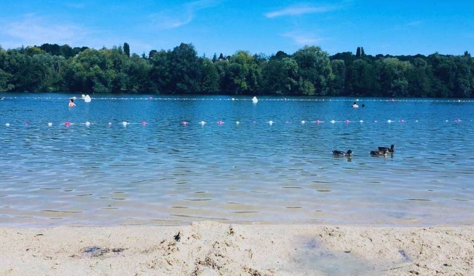 Una grande spiaggia di sabbia e decine di attività: questa oasi è il posto perfetto per una fuga di un giorno