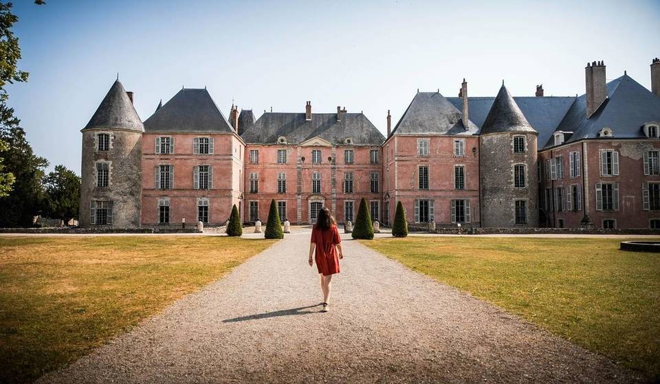 «O castelo das duas faces»: não muito longe de Paris, este magnífico edifício mistura várias épocas na sua arquitetura