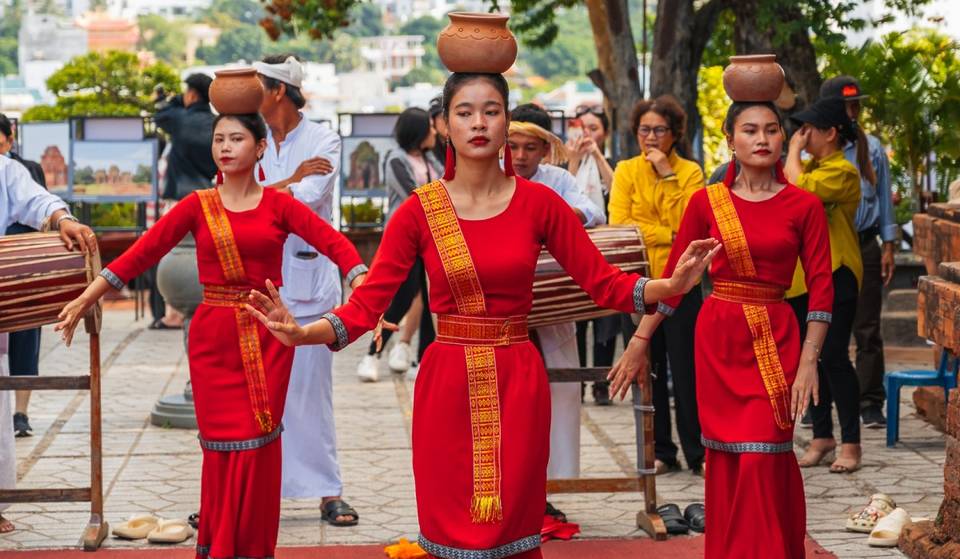 À la fin du mois de juin, une immense parade vietnamienne gratuite va faire vibrer Paris avec des costumes traditionnels, des danses spectaculaires et des démonstrations d’arts martiaux