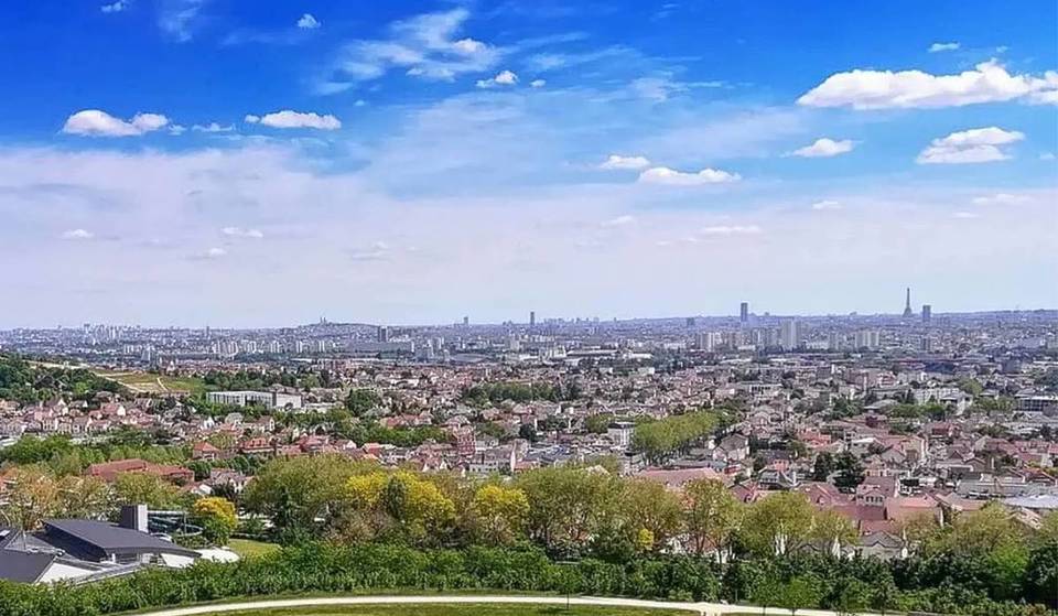 Situato a 1 ora da Parigi, questo magnifico parco gratuito di 17 ettari, ancora poco conosciuto, è arroccato a 125 metri di altezza e svela una vista mozzafiato su tutta la capitale