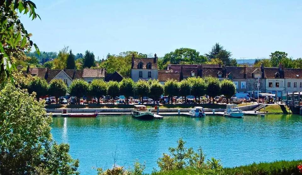 Meno conosciuto di Giverny, questo villaggio di artisti a un’ora da Parigi ha ispirato più di 200 quadri di Sisley, eppure rimane sconosciuto ai parigini