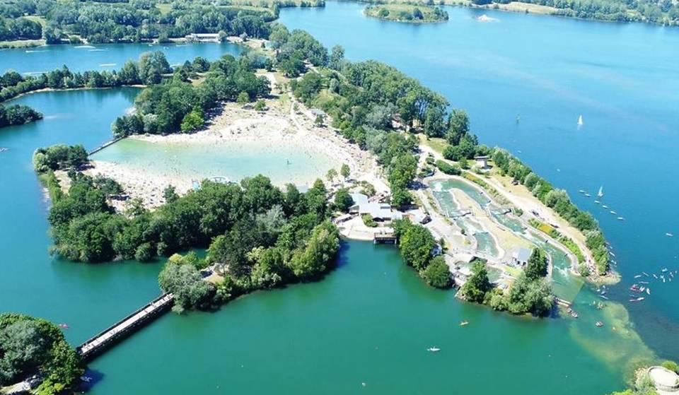 Questa spiaggia di 5.000 metri quadrati di sabbia fine è raggiungibile con i mezzi pubblici da Parigi