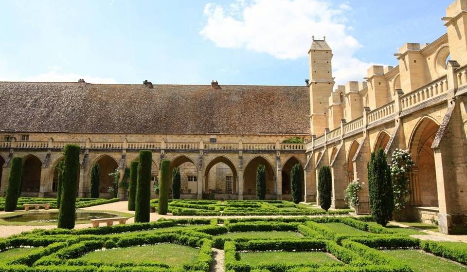 A 20 minuti da Parigi, questa abbazia nasconde alcuni dei giardini più belli dell’Île-de-France