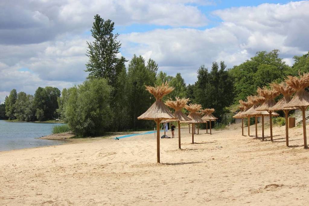 Op 20 minuten van Parijs ligt dit eiland, verscholen in een groene oase van 350 hectare, met een enorm, paradijselijk en heerlijk verfrissend meer – perfect om lekker te zwemmen, ver weg van de drukte