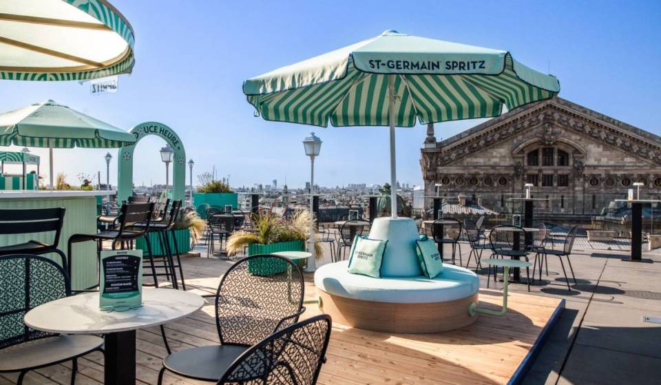 A new St-Germain® pop-up bar is setting up shop on this iconic rooftop, featuring a menu curated by Cyril Lignac