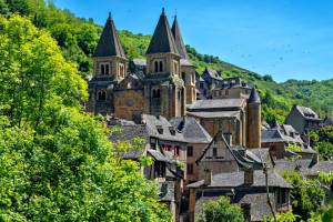 “It’s the most beautiful village in the world”: located in France, this medieval village in Aveyron—with its cobblestone streets, slate roofs, and legendary abbey church—was voted number one in 2026