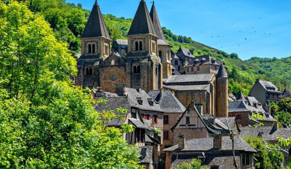 “It’s the most beautiful village in the world”: located in France, this medieval village in Aveyron—with its cobblestone streets, slate roofs, and legendary abbey church—was voted number one in 2026