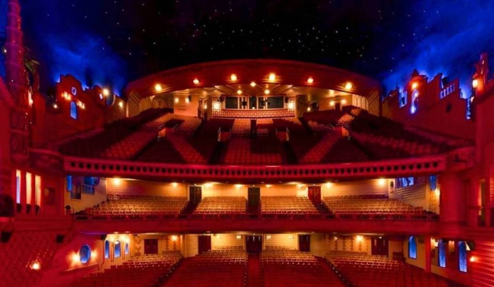 „Een echt stukje van de Grand Rex bij je thuis”: de beroemde Parijse bioscoop verkoopt zijn oude stoelen, vanaf 30 euro