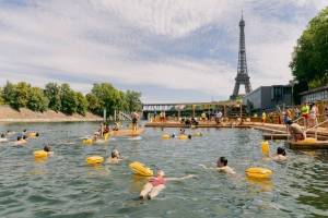 Dieser seit Anfang Juli geöffnete, kostenlose Badeplatz an der Seine ist einer der überraschendsten des Sommers in Paris