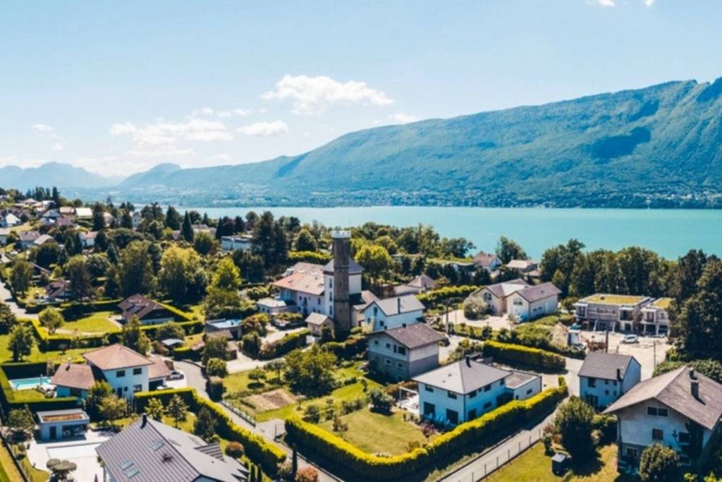 village lac