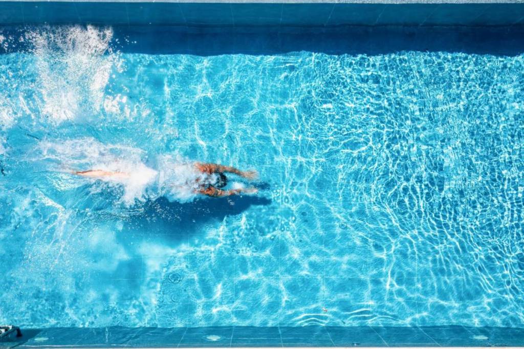 piscina gratis en el distrito 17