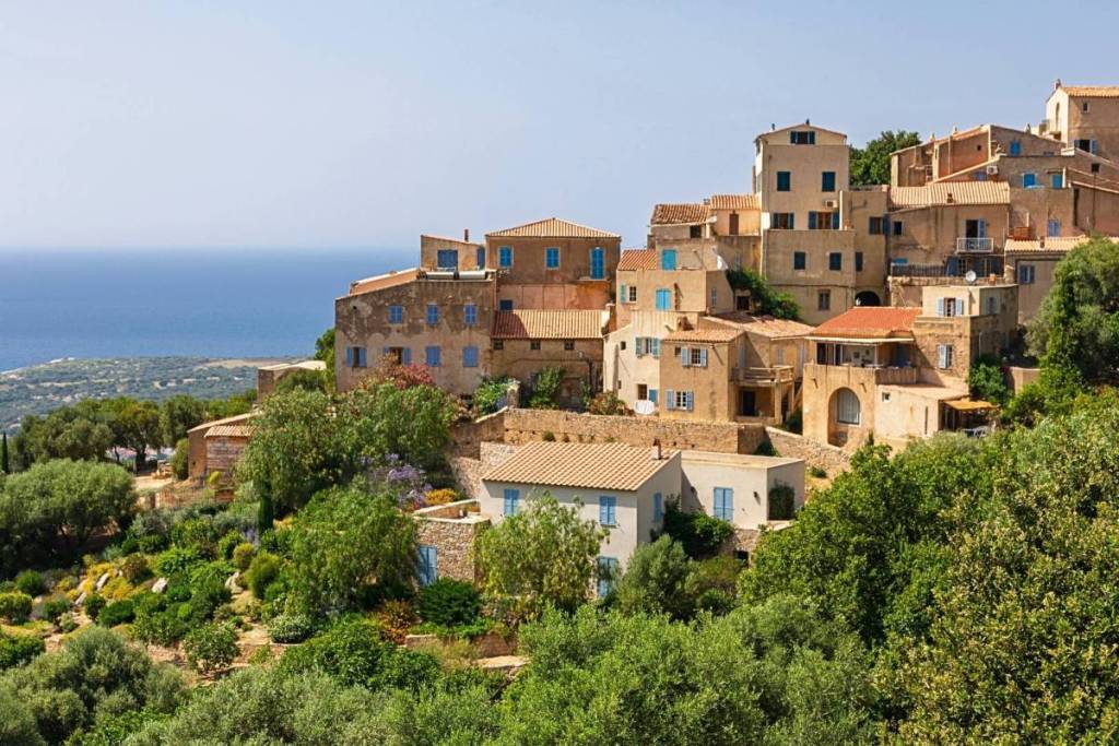 Een van de mooiste dorpen ter wereld ligt in Frankrijk, op Corsica, het ‘Eiland van de Schoonheid’