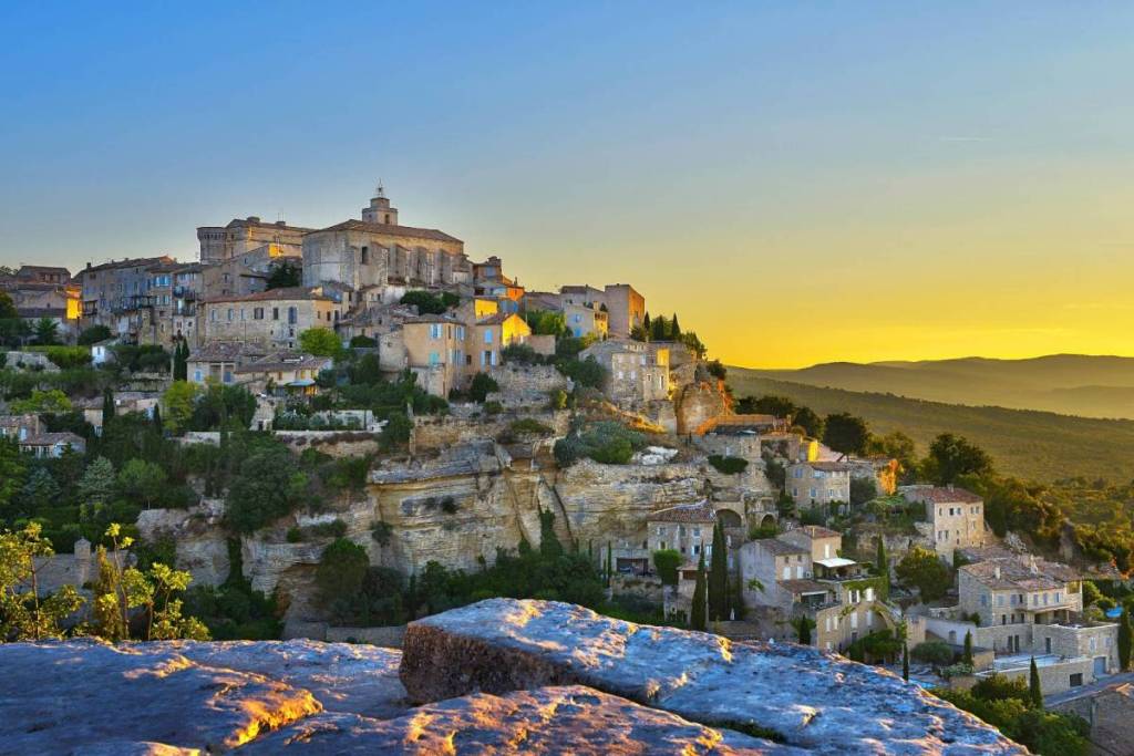 Gordes, a mais bela aldeia do mundo, fica em França