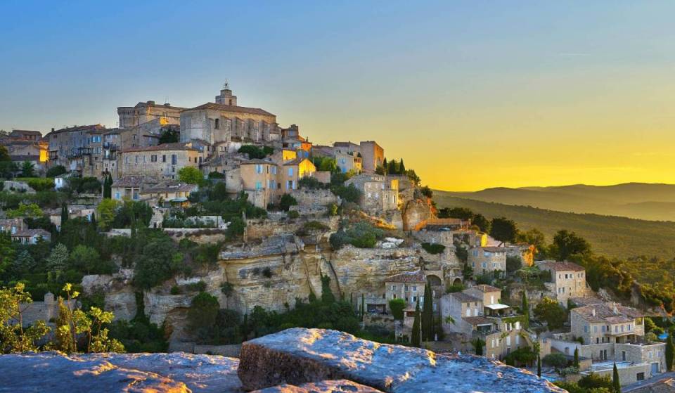 “It’s a postcard-perfect setting”: in France, this hilltop medieval village, named the most beautiful in the world in 2024, charms visitors with its cobblestone streets and its abbey surrounded by lavender