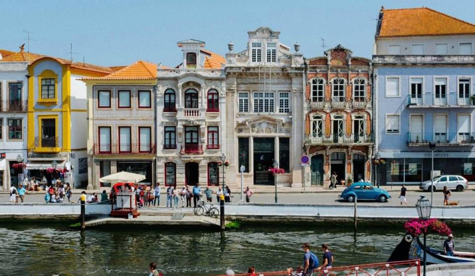 Just a few hours from Paris, this colorful “Little Venice” with its canals and traditional boats is the perfect getaway in the sun