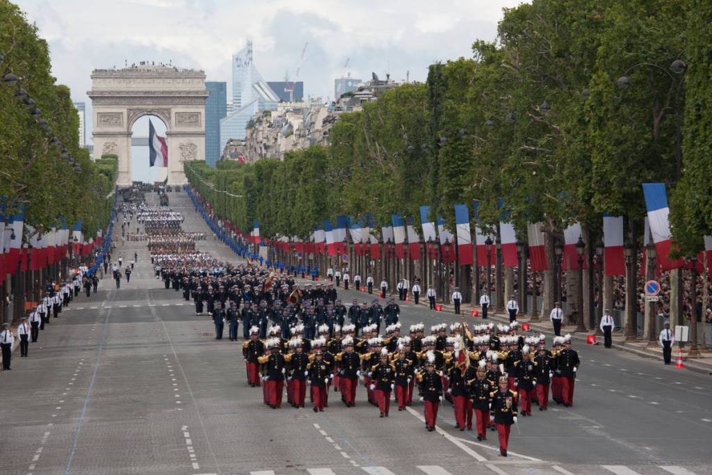 De grootste parade op 14 juli ooit georganiseerd: Parijs, Champs-Élysées