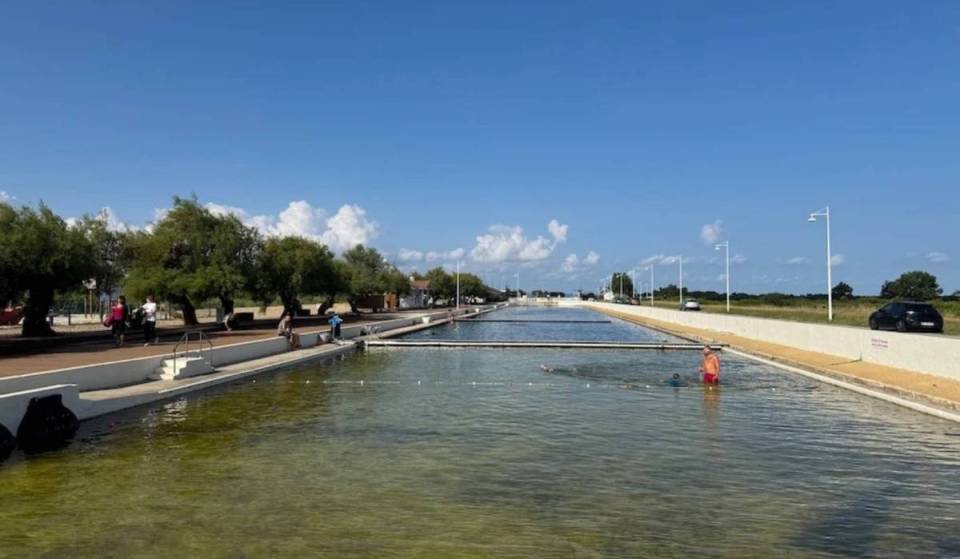 À 2 h 30 de Paris, cette piscine gratuite longue de 170 mètres est la plus grande piscine d’eau de mer d’Europe