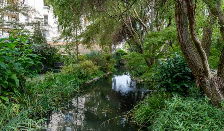 Menos conocido que el Sena, este río de 36 km sigue fluyendo en parte bajo París, escondido bajo los pies de los habitantes… y casi nadie lo sabe