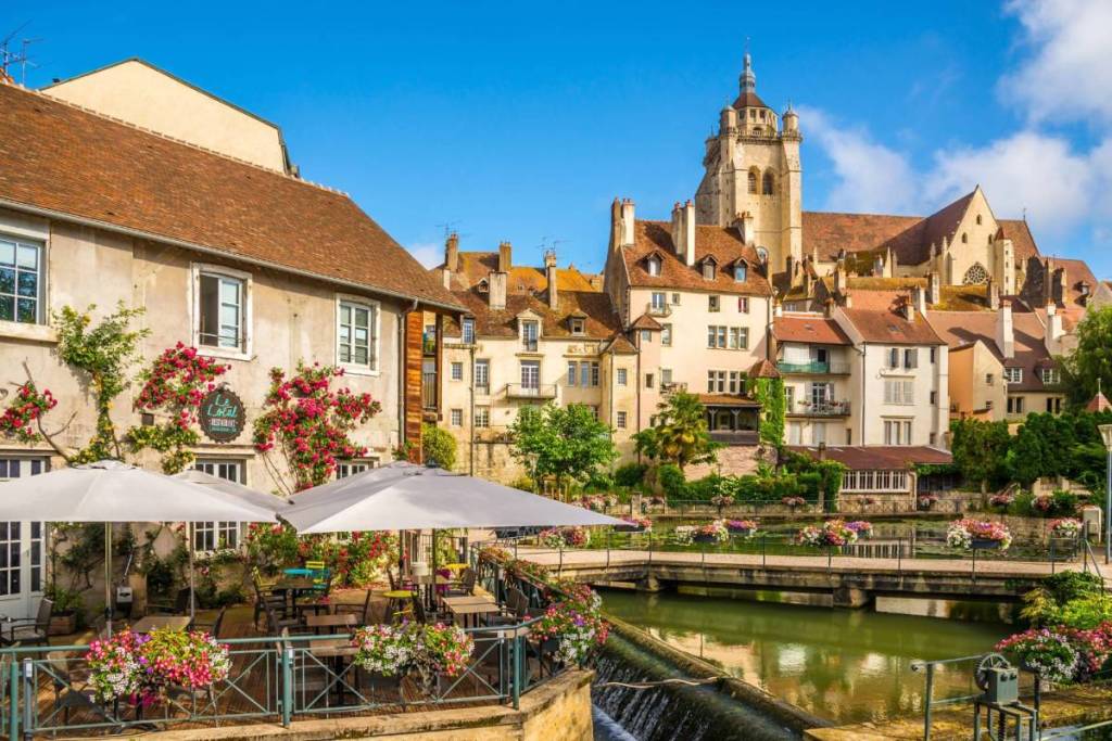 Jura turismo città lungo il fiume Francia piccola Venezia